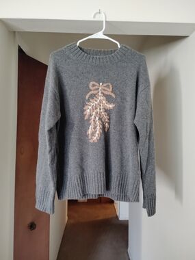 Gray Women's Knit Sweater with Pink Bow Accent